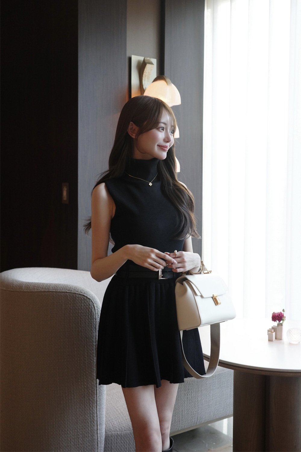 タートルネックニットノースリーブ&ベルト付プリーツミニスカートSET